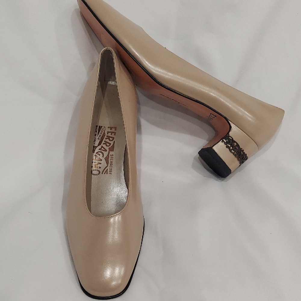 Salvatore Ferragamo Women's Beige Leather Heels